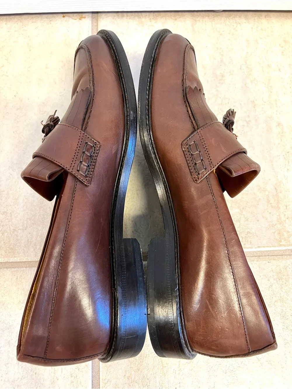 Johnston & Murphy Kiltie Tassel Loafer classic men's dress shoe full-grain 10M